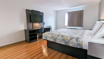 Premium Room, 1 King Bed, Non Smoking, Refrigerator