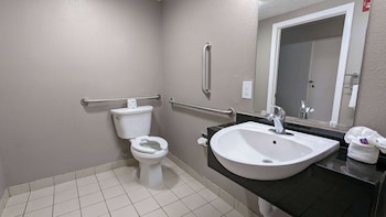 Deluxe Room, 1 Queen Bed, Non Smoking, Refrigerator & Microwave