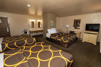 Standard Room, Non Smoking (3 Queen Beds)