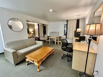 Suite, 1 King Bed, Non Smoking