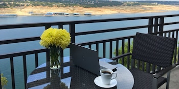 Standard Room, 1 King Bed, Balcony