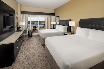 Double Queen Lakeview with Balcony Pure Wellness