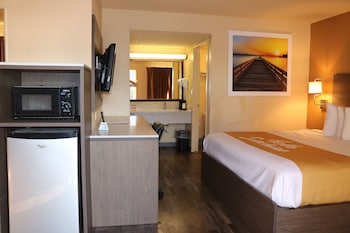 Studio Suite, 1 King Bed, Non Smoking