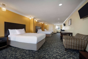 Suite, Multiple Beds, Non Smoking