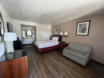 Single Room, 1 Queen Bed