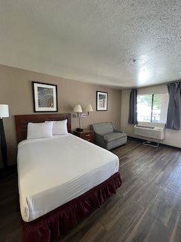 Single Room, 1 Queen Bed