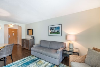 Suite, 1 King Bed, Non Smoking, Refrigerator & Microwave