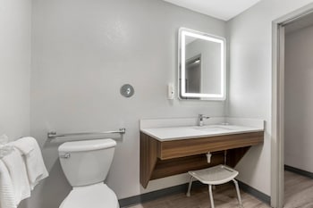 Suite, 1 Queen Bed with Sofa bed, Accessible, Non Smoking