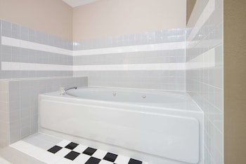 Deluxe Studio Suite, 1 King Bed, Non Smoking
