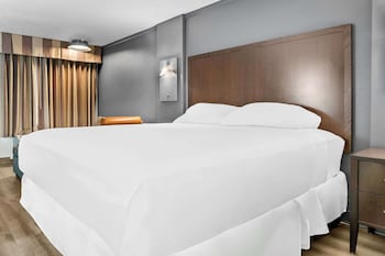 Standard Room, 1 Queen Bed, Smoking