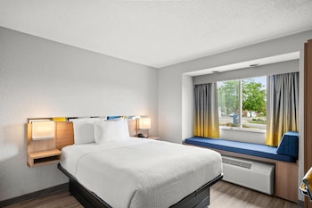 Standard Room, 1 Queen Bed