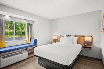 Standard Room, 1 Queen Bed, Accessible