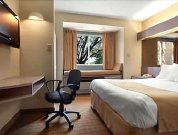 Standard Room, 1 Queen Bed