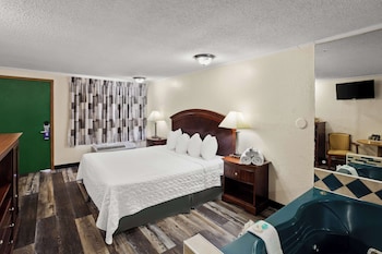 Suite, 1 King Bed, Smoking, Hot Tub