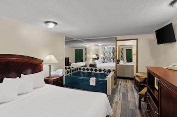 Suite, 1 Queen Bed, Non Smoking, Hot Tub