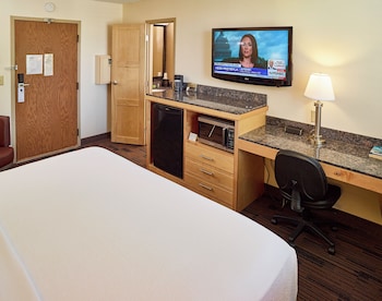 Economy Room, 1 King Bed, Non Smoking