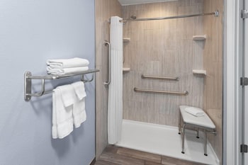 Room, 1 Queen Bed, Accessible, Non Smoking (Mobility, Bathtub w/Grab Bars)