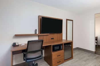 Room, 1 King Bed, Mobility Accessible, Non Smoking (Bathtub w/ Grab Bars)