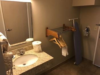 Standard Single Room, 1 Queen Bed, Accessible