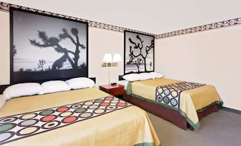 Suite, 2 Queen Beds, Non Smoking