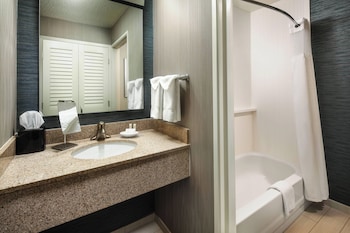 Room, 2 Queen Beds (Mobility/Hearing Accessible, Tub)