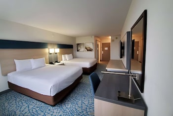 Standard Room, 2 Queen Beds (Bath/Shower Combo)