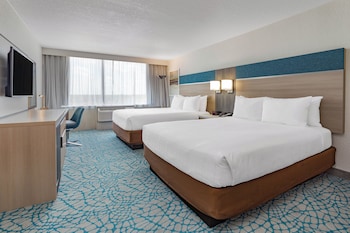 Standard Room, 2 Queen Beds (Bath/Shower Combo)