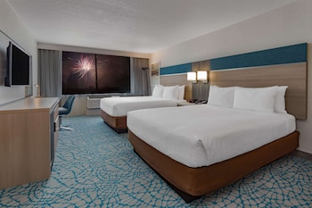 Standard Room, 2 Queen Beds (Bath/Shower Combo)