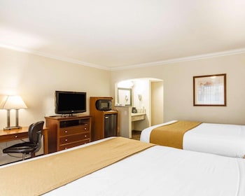 Standard Room, 2 Queen Beds, Non Smoking