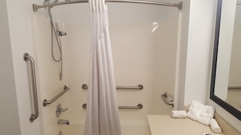 Room, 1 King Bed, Accessible, Non Smoking (Roll-in Shower)