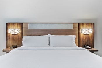 Standard Room, 1 King Bed (Extra Floor Space)