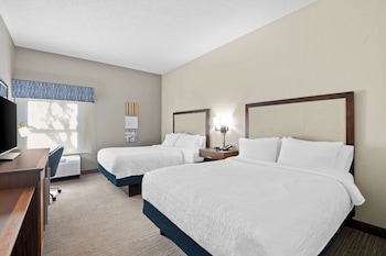 Standard room with two queen beds