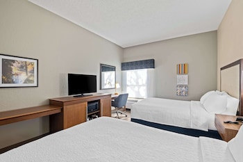 Standard room with two queen beds