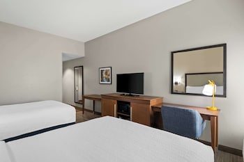 Standard room with two queen beds