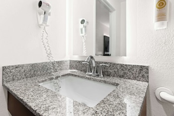 Room, 1 King Bed, Accessible, Non Smoking (Roll-In Shower)