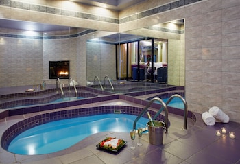 Diana's Oasis Suite