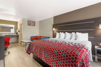 Suite, 1 King Bed with Sofa bed, Non Smoking