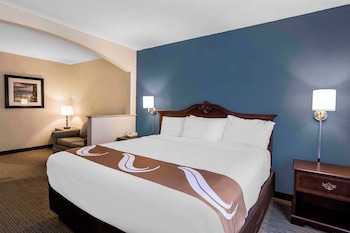 Suite, 1 King Bed with Sofa bed, Non Smoking