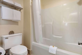 Standard Room, 2 Queen Beds, Non Smoking, Refrigerator & Microwave (Pet Friendly)