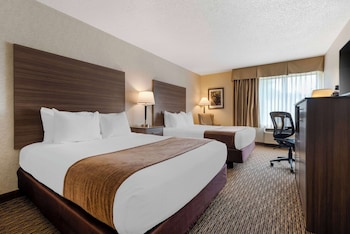 Standard Room, 2 Queen Beds, Non Smoking, Refrigerator & Microwave (Pet Friendly)