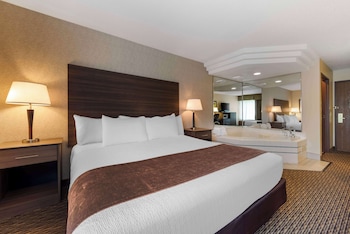 Standard Room, 1 King Bed, Non Smoking, Jetted Tub