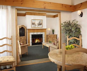 1 Bedroom Villa Two Queen Beds With Pullout Sofa