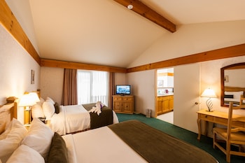 1 Bedroom Villa Two Queen Beds With Pullout Sofa
