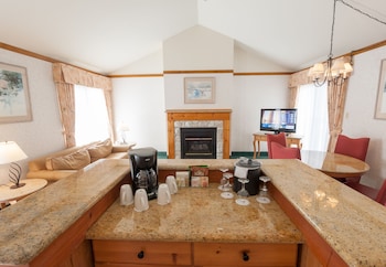 2 Bedroom Villa Four Queen Beds with Sofa Pullout