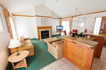 2 Bedroom Villa Four Queen Beds with Sofa Pullout