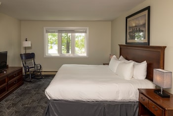 Suite, 1 King Bed with Sofa bed