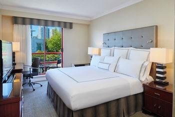 Premium Room, 1 King Bed, Balcony