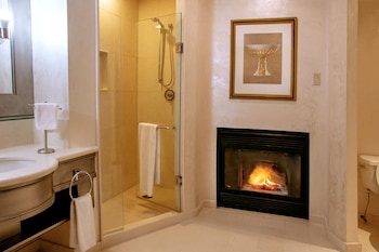 Windsor Suite, 1 King Bed with 2 Sofa Beds