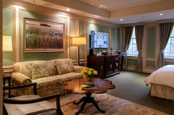 Junior Suite, 1 King Bed with Sofa Bed