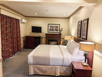 2 Storey Executive Suite, 1 Bedroom, Pets Not Allowed